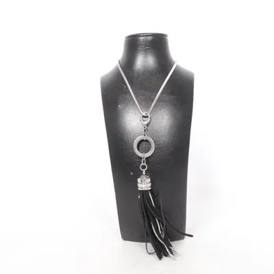 Halsband (Svart, Silverfärgad) från Plain Vanilla Okänd metall