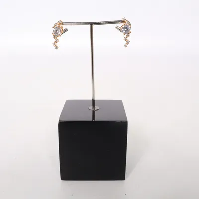 Örhängen (Vit, Guldfärgad) Okänd metall