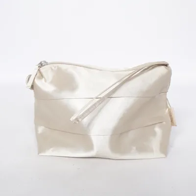 Necessär (Beige) från Shiseido