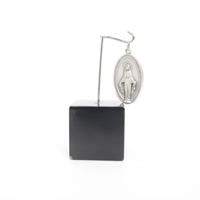 Hänge (Silverfärgad) Okänd metall