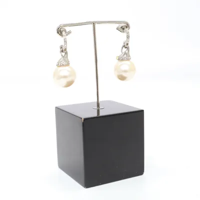 Örhängen (Vit, Silverfärgad) Okänd metall