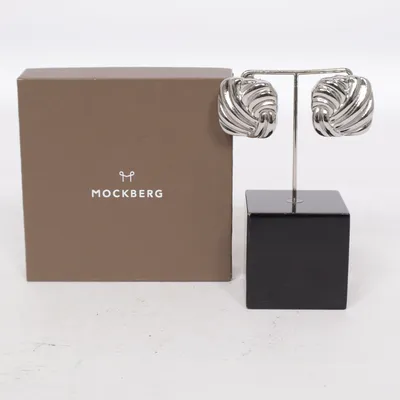 Örhängen (Silverfärgad) från Mockberg Okänd metall
