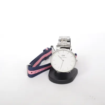 Montre (Argent, Blanc, Multicolore) de Daniel Wellington