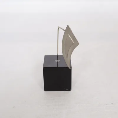 Brosch (Silverfärgad) från Svenskt Tenn Okänd metall