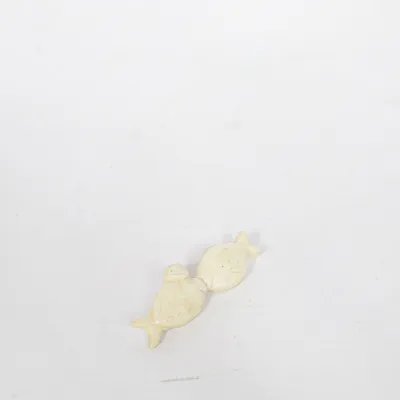Brooch (Beige) Unknown metal