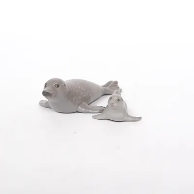 Figurine (Gray)