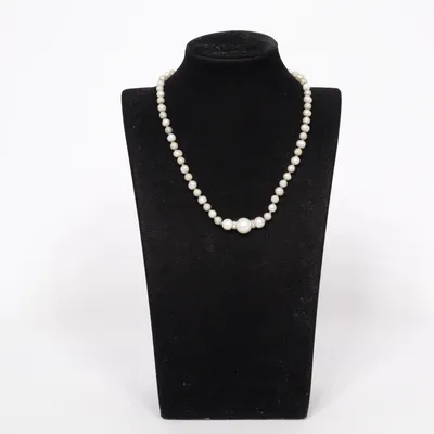 Collier (Blanc, Argent) de Jake Métal inconnu