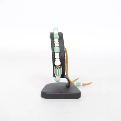 Armband (Vit, Grön, Brun) Okänd metall