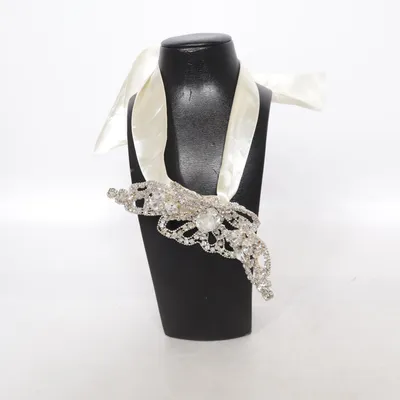 Collier (Beige) Métal inconnu