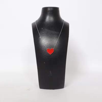 Collier (Rouge, Argent) Métal inconnu