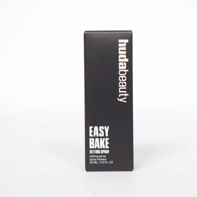 Setting spray (Easy Bake Setting Spray) from Huda Beauty