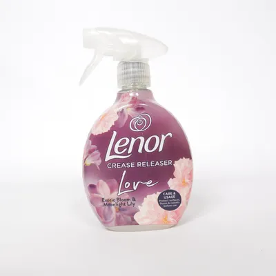 Bathroom accessory (Crease Releaser Love) from Lenor