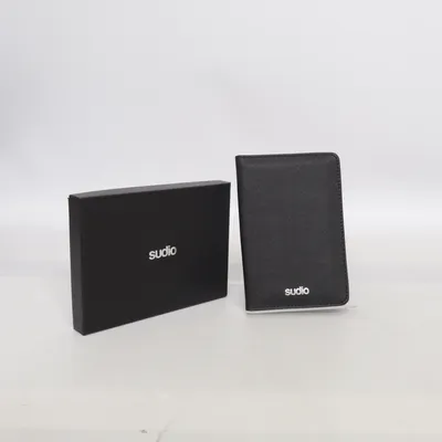 Passfodral (Svart) från Sudio