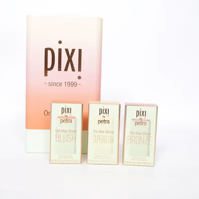 Contour kit (on the glow blush bronze superglow) från Pixi by Petra