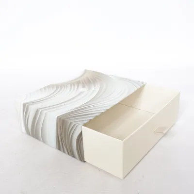 Ask (Beige, Vit) från GlossyBox