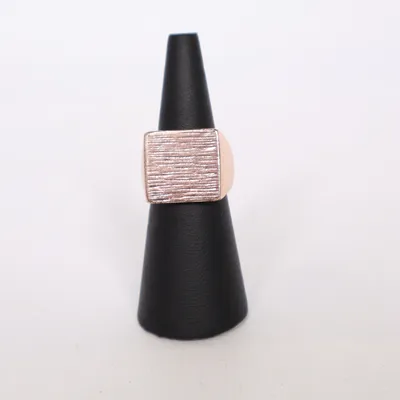 Signet ring (Red) Unknown metal