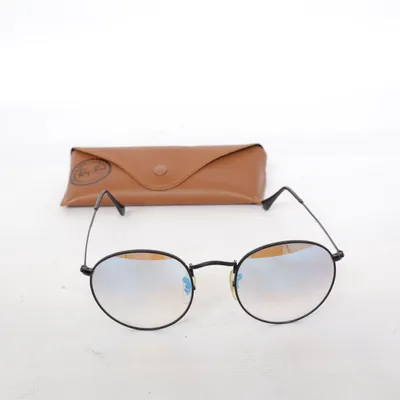 Solglasögon (RB 3447) från Ray-Ban