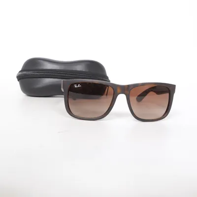 Solglasögon (RB 4165) från Ray-Ban