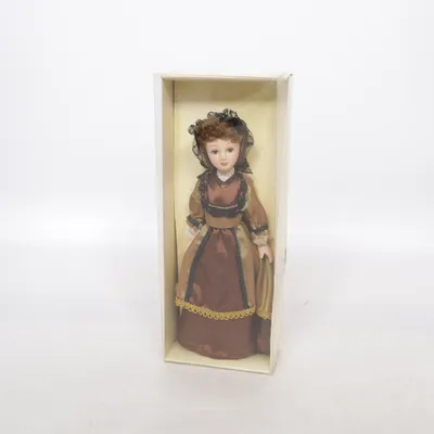 Poupée en porcelaine (Marron)