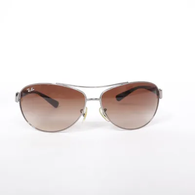 Solglasögon (RB 3386) från Ray-Ban