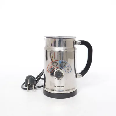 Mjölkskummare (Silverfärgad, Svart) från Nespresso