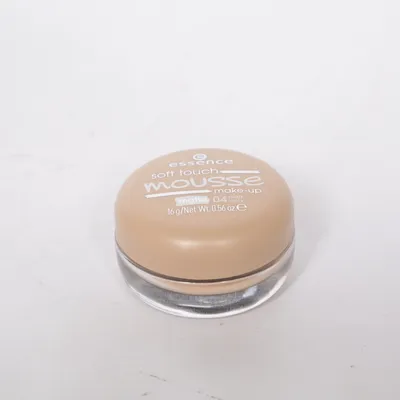 Foundation (Soft Touch Mousse Make-Up) van Essence