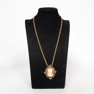 Ketting (Goud, Rood) van Avon Onbekend materiaal
