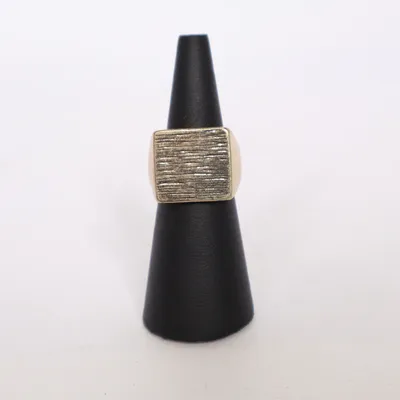 Signet ring (Yellow) Unknown metal