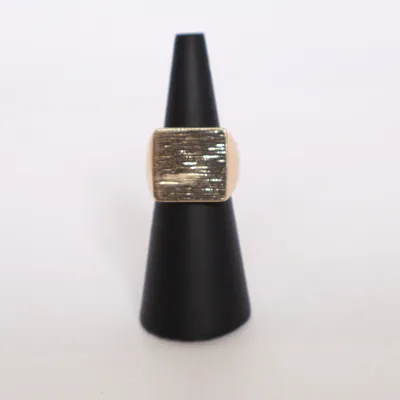 Signet ring (Yellow) Unknown metal