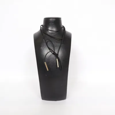 Halsband (Svart) Okänd metall
