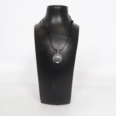 Halskette (Schwarz, Silber, Blau) Unbekanntes Metall