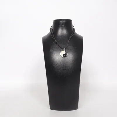 Ketting (Zwart, Wit) Onbekend materiaal