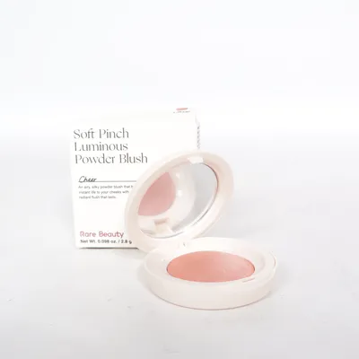 Rouge (cheer) från Rare Beauty