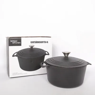 Cast iron casserole (Black) from Senso Kitchen
