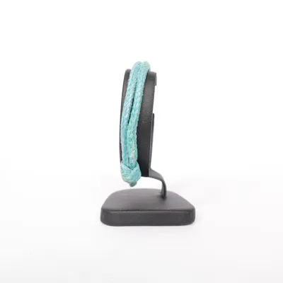 Armband (recycled fishing net bracelet, ocean plastic bracelet, upcycled bracelet, eco friendly jewelry, sustainable bracelet, handmade bracelet, ocean waste jewelry, marine conservation, save the ocean, ethical fashion, recycled rope bracelet, minimalist bracelet, unisex bracelet, adjustable cord bracelet, outdoor style bracelet, surfer bracelet, nautical bracelet, coastal style, beach vibe, ocean lover gift, eco lifestyle, conscious fashion, zero waste style, green living, sustainable accessories, everyday bracelet, casual jewelry, simple aesthetic, modern minimal, boho bracelet, earthy style, nature inspired jewelry, travel accessory, adventure style, durable bracelet, waterproof style, lightweight jewelry, unique handmade, one of a kind, story piece jewelry, pinterest jewelry, tiktok fashion, viral eco style, y2k accessories, 2000s bracelet style) Okänd metall