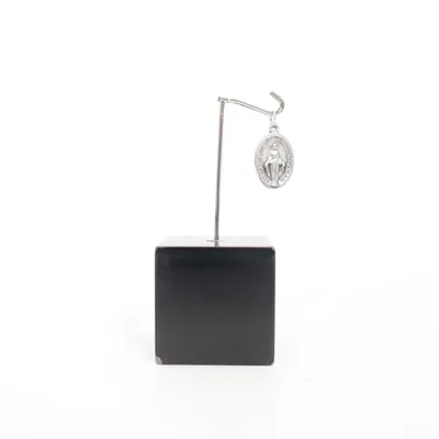 Hänge (Silverfärgad) Okänd metall