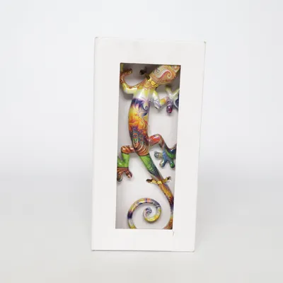 Figurine (Multicolored)