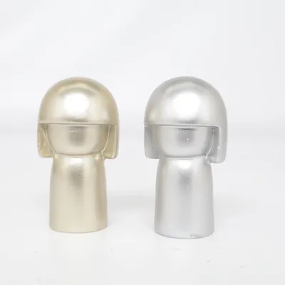 Kokeshi (Silverfärgad, Guldfärgad) från Skincity