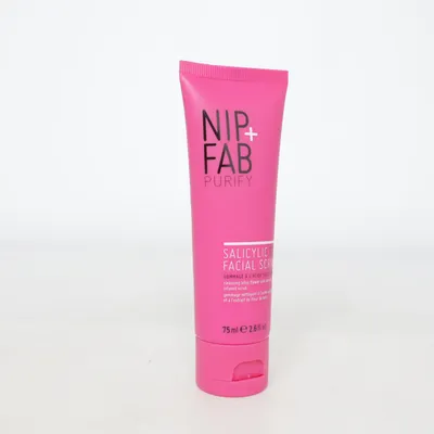 Exfoliant visage (Salicylic Fix Facial Scrub) de NIP+FAB