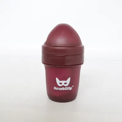 Nappflaska (Röd, Vit) från Herobility