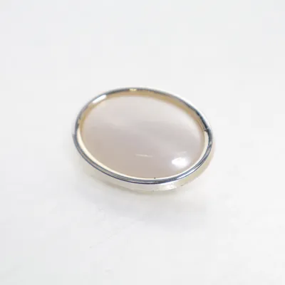 Brosch (Vit) Okänd metall