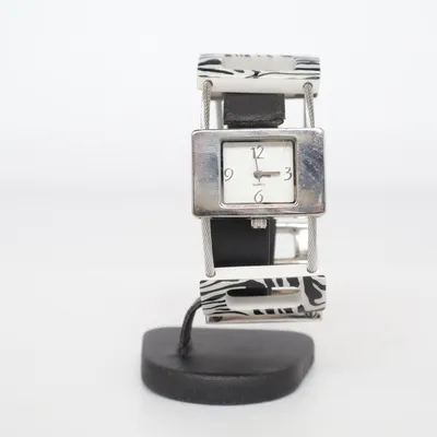Armbandsur (Silverfärgad, Vit, Svart)