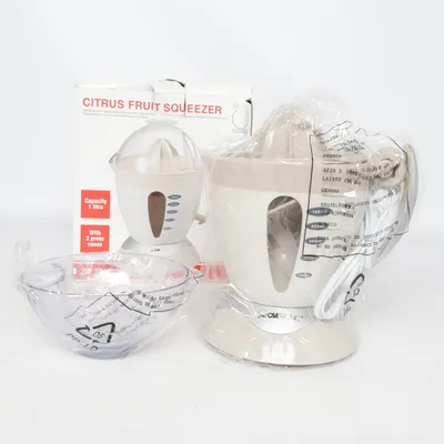 Citrus press (ZP 2819) from Clatronic