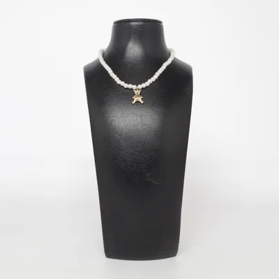 Collier (Blanc, Or) Métal inconnu