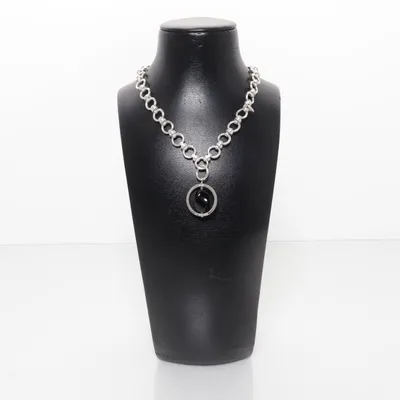 Halsband (Svart, Silverfärgad) från Sweden Okänd metall