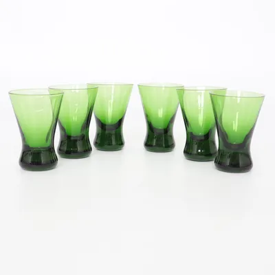 Shotglas (vintage shot glass set · 70s green glass · retro barware · mid century glassware · vintage drinking glasses · colored glass set · retro kitchen decor · scandi vintage glass · collectible glassware · 70s home aesthetic · vintage bar accessories) från Vintage