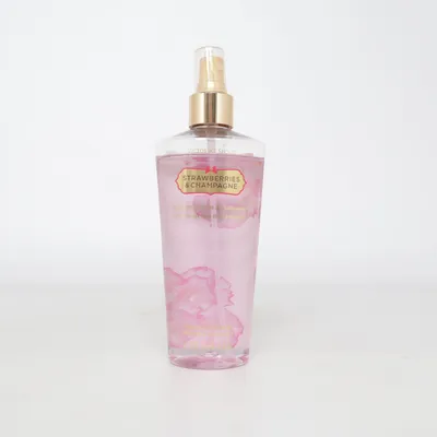 Body mist (Strawberries & Champagne) van Victoria's Secret