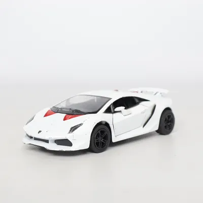 Voiture jouet (Sesto Elemento) de Kinsmart