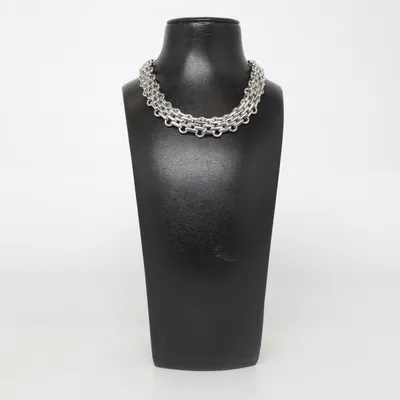 Halsband (Silverfärgad) Okänd metall
