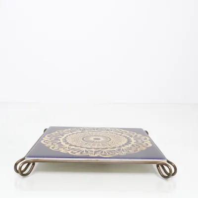 Pannen onderzetter (Dark blue vintage trivet with gold decorations) van Vintage